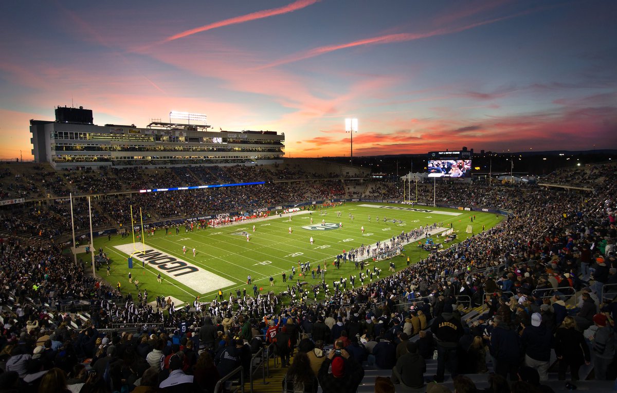 Very grateful to receive a scholarship offer from The University of Connecticut @Coach_Charlton @CoachAMcClure @Coach_Willey_FB