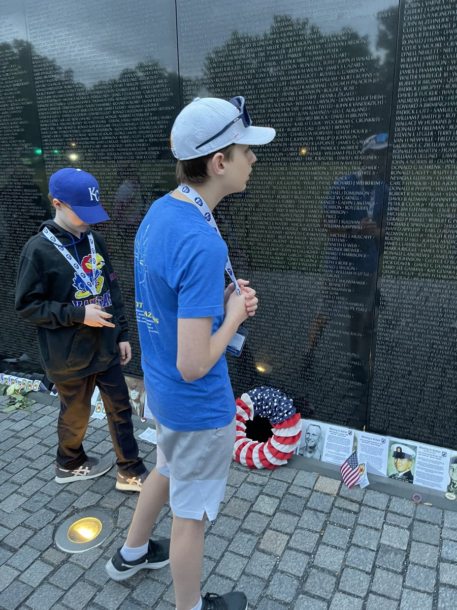 AmyWalkerKS's tweet photo. Visiting DC over Memorial Day was a special honor for all of us. πΊπΈ #MyTourView @SToursofAmerica https://t.co/Aec3N4cUAK
