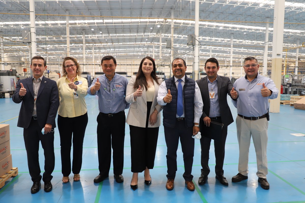 CoparmexZMLeon's tweet image. Agradecemos a SAMOT por sumarse al Programa Mexicano de #FormaciónDual al recibir a 6 estudiantes de la carrera de Mecatrónica del @conalepgto plantel Silao. Con estas acciones,  buscamos ser un puente para reducir la brecha entre el sector educativo y el empresarial.