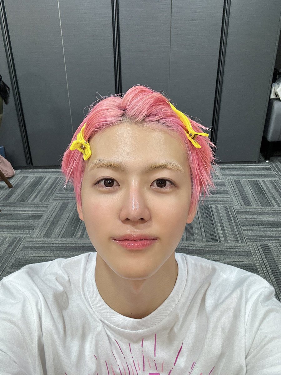 JAEMIN PINK HAIR SELFIE