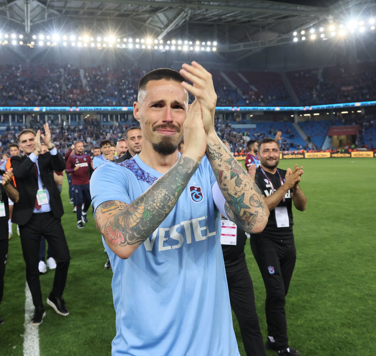 Seni canlı izleyebilmek, bu forma altında görmek bizim için büyük gururdu Marek Hamsik.