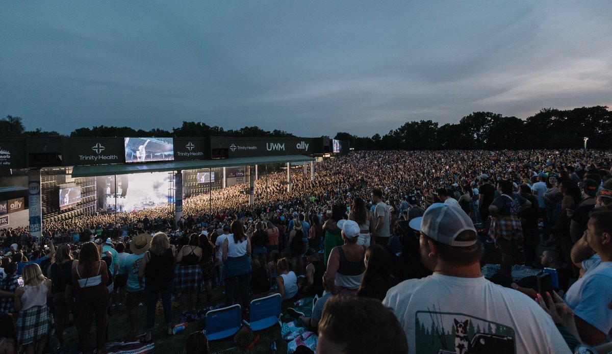 Another SOLD OUT show in Detroit last night…y’all were insanely loud 🙏🏼 Cleveland, see you tonight!