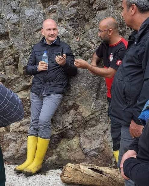 Yeni kabinede olması gerektiğini düşündüğüm en önemli isim gecesini gündüzüne katan
<a href="/suleymansoylu/">Süleyman Soylu</a>

#Kabine / Görüntü / Selçuk Bayraktar / #YiğitBakanSüleymanSoylu / Sonuna kadar Soylu / İçişleri / Hakan Fidan / Hatay / Ali Erbaş / Cumhurbaşkanlığı Külliyesi'nde