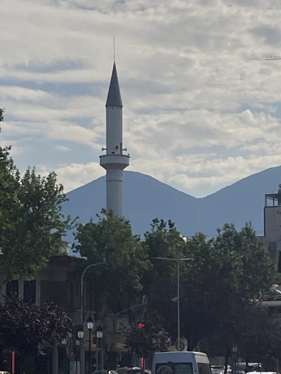 Öyle güzel bir yer ki 🇦🇱 Arnavutluk . 24 saat açık camileri sokaklarında ezan sesleri.. Balkanlar’ın ilk gezdiğim ülkesi ve gerçekten çok sevdim ☺️