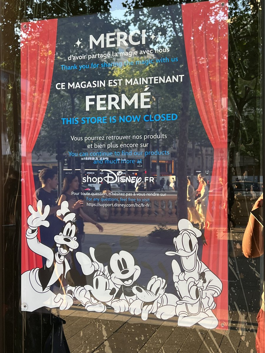 So long Mickey… #DisneyStore #ChampsElysees