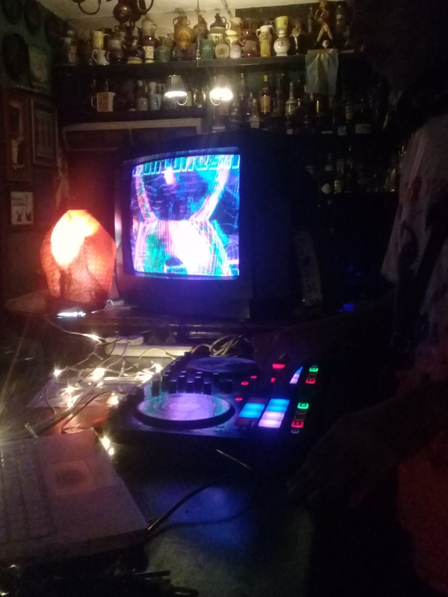 FrancLV1's tweet photo. #UnLunesX
#Lunes
#Xbar
#cañada
#vjlife
#housemusic https://t.co/WjznQgXnro