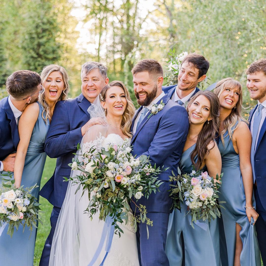 A crew that saves together stays together. Get $250 off when you book your wedding party with us. 📸: @hollygoshornphotography #grooms #weddingsuit #menssuits