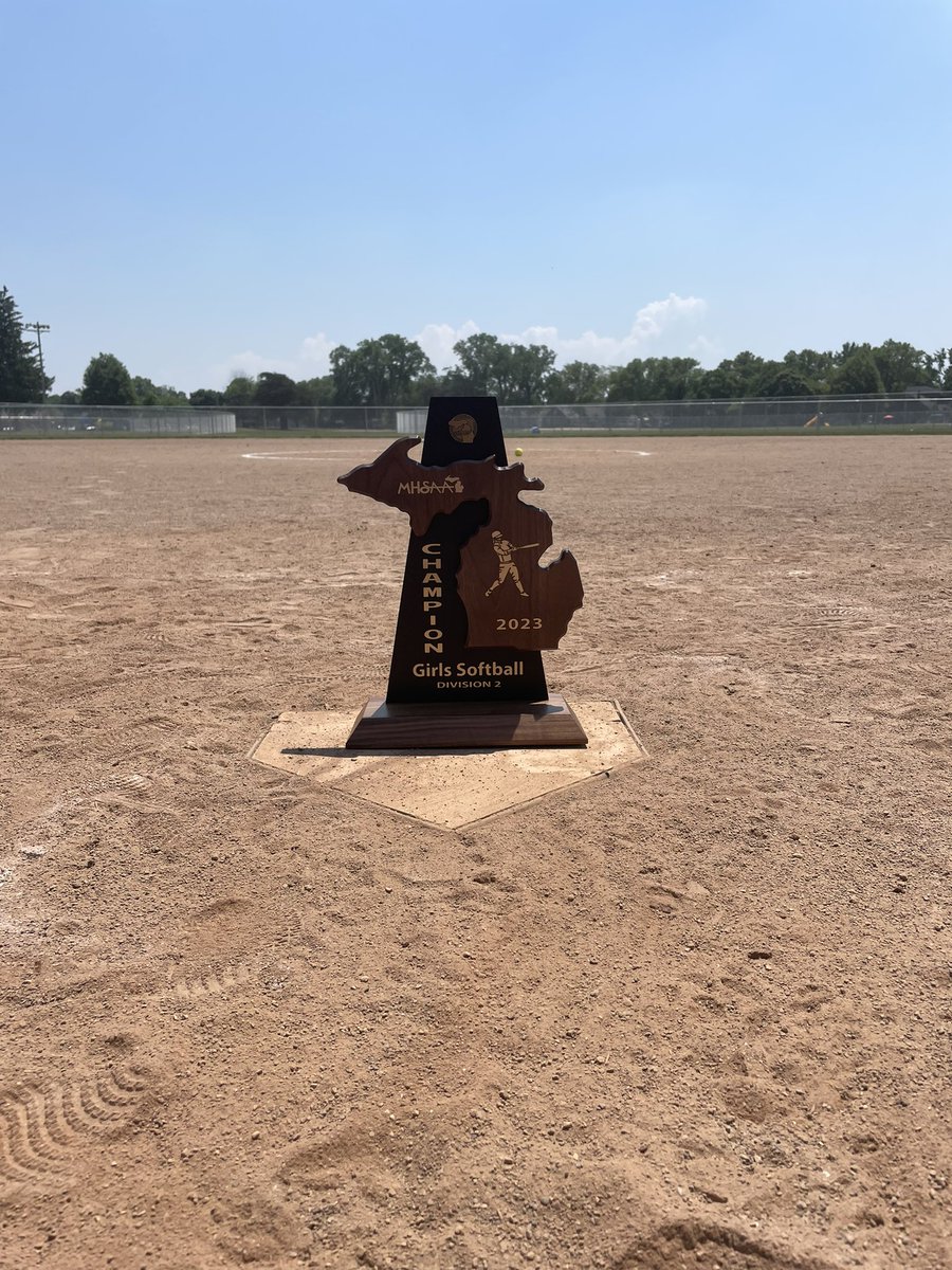 Divine Child High School Softball tweet media