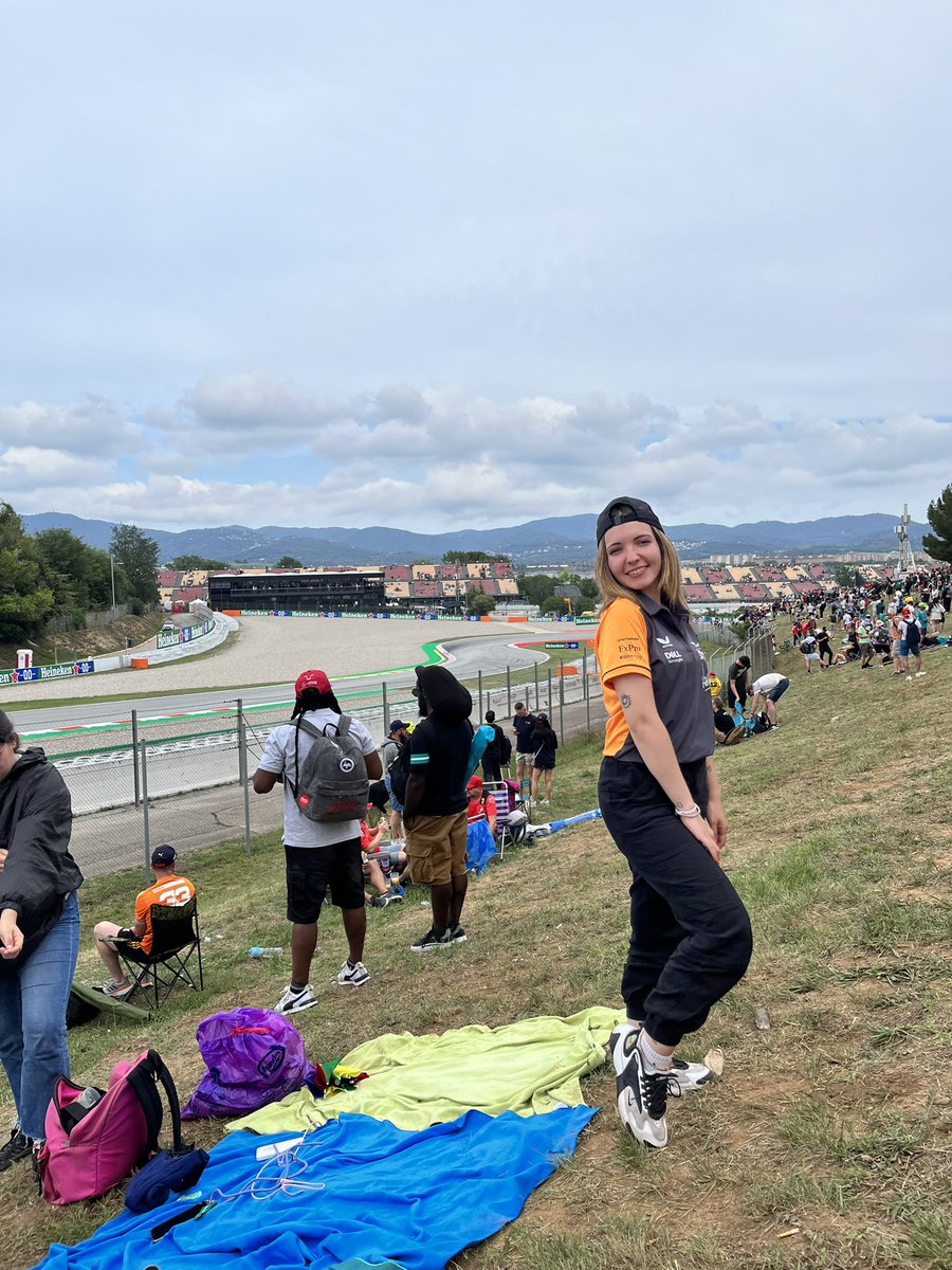 noeliahervas_'s tweet photo. Dia 2❤️🏁🏎️
#SpanishGP #TrackTv https://t.co/qFJM5JtUjy