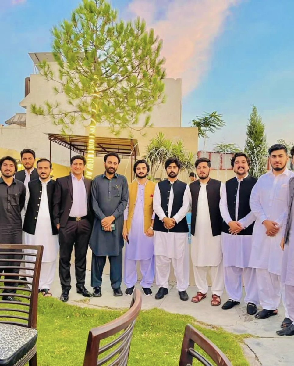 Mhar127's tweet photo. Journey of five years has come to an end.
Bright prospects βπ»
#batch2k18
@WaqasAh_d @SabbirHusssain @AWKUMofficial https://t.co/UukbGGqTLH