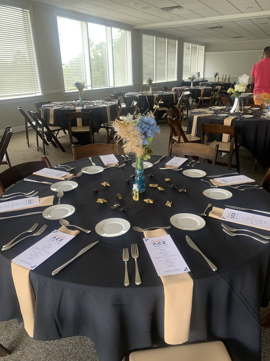 TallyNYP's tweet photo. We are #GoldenACE ready! We can’t wait to see everyone tonight &amp; announce #Tallahassee’s Top 20 under 40 (years old)! Special guest @MayorOfTLH presenting the Top ACE Award! 🏆💃 https://t.co/QZgCzi4w9a