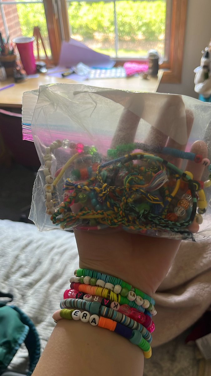 My shows not until tomorrow but I’m bringing some of my friendship bracelets to trade in case I run into any swifties on the train! https://t.co/RIMUQaS2P4