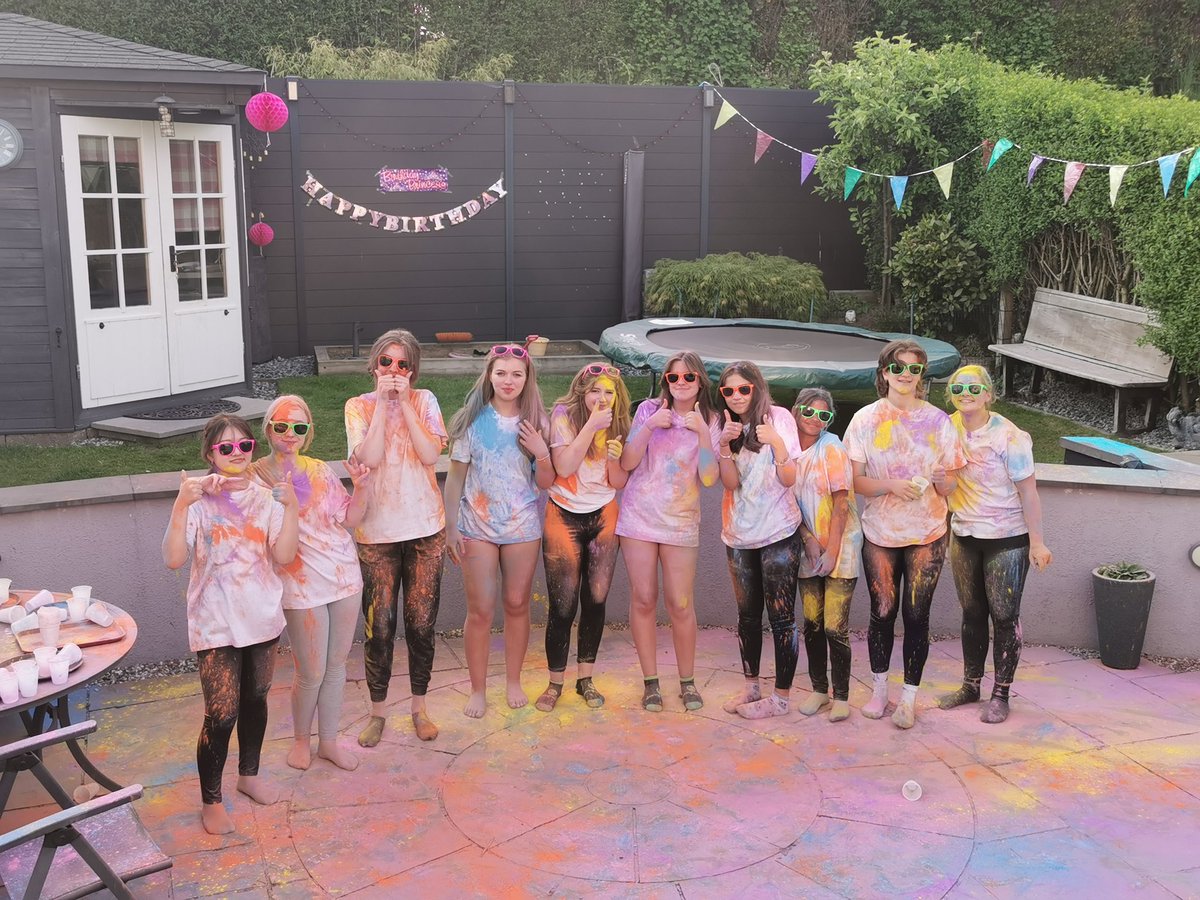 Laura Thom tweet media