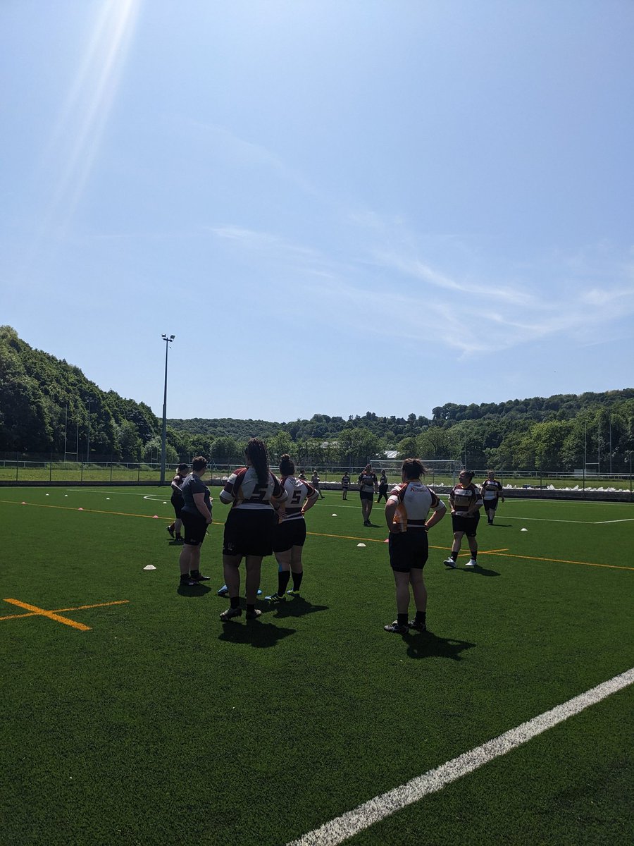 Amazing to ref a touch tournament with @Huddersfield_RU @OssettLadies @WortleyRugby ee it were a bit warm mind! #womensrugby #rugbyreferee #touchrugby