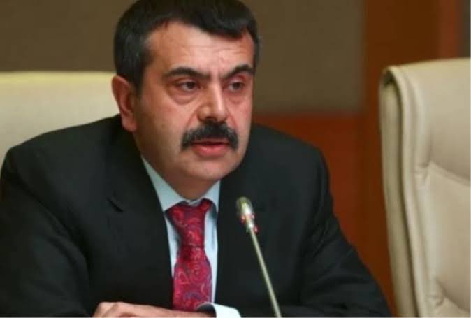 TEŞEKKÜRLER SAYIN CUMHURBAŞKANIM.
 Devletine, milletine aşık,  iyi bir devlet adamı, milli ve manevi değerlerine bağlı, bilgili, donanımlı, cesur ve Milli Eğitimi çok iyi bilen Prof. Dr. Yusuf Tekin ile  eğitim şahlanacaktır. Hayırlı olsun sayın Bakanım.
<a href="/RTErdogan/">Recep Tayyip Erdoğan</a>
<a href="/Yusuf__Tekin/">Yusuf Tekin</a>