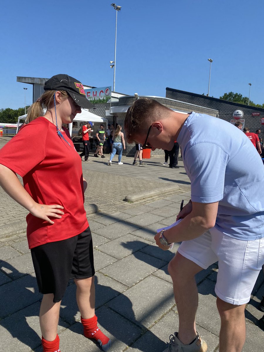 Only Friends Limburg tweet media