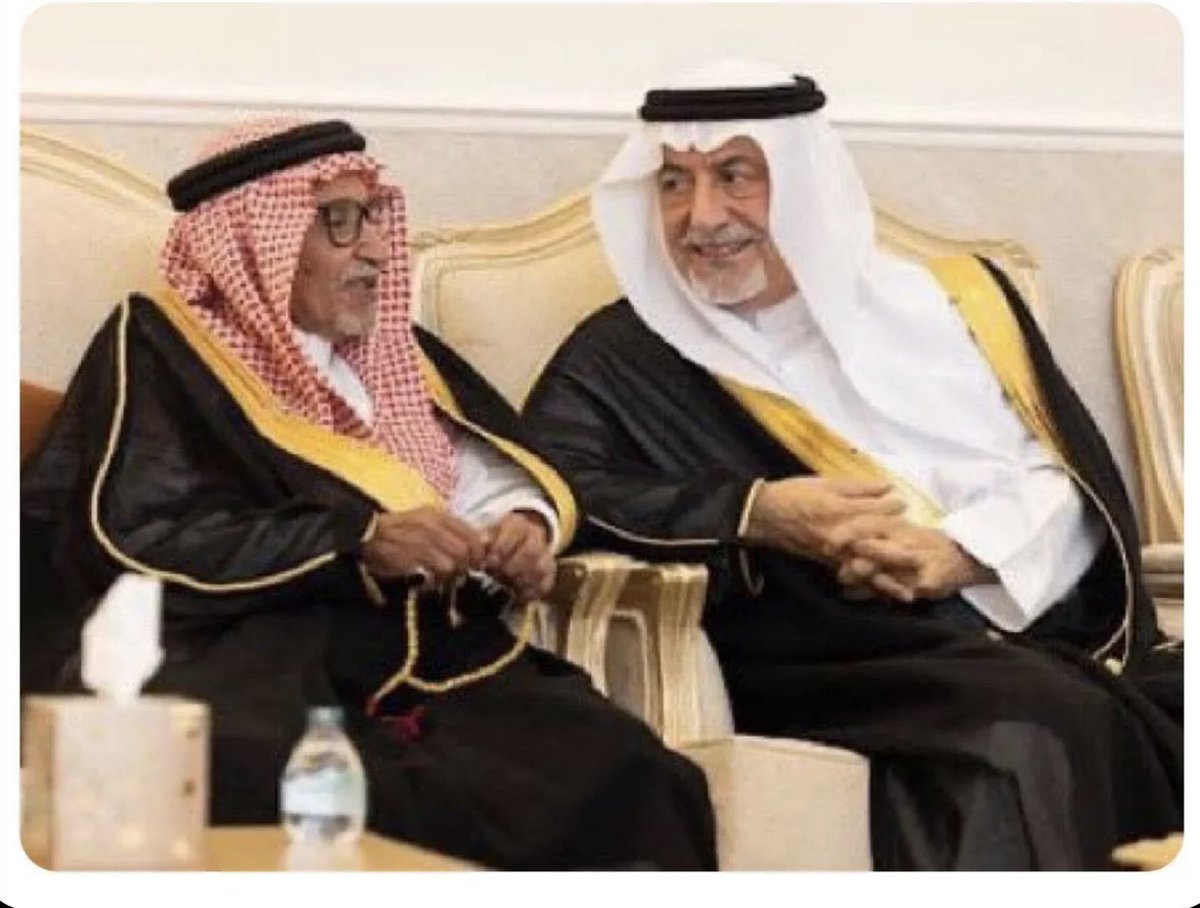 صورة تجمع الوالد الشيخ خلف بن محمد بن عمر بن ناحل و معالي الوزير إبراهيم بن عبدالعزيز بن عبدالله العساف (وزير الماليه - وزير دولة وعضواً بمجلس الوزراء)