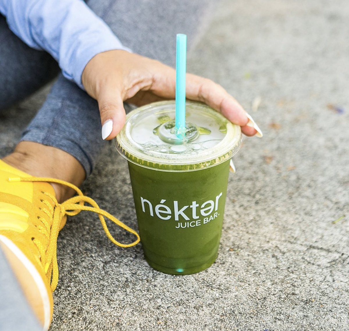 Which will be your drink of choice, a sweet smoothie, or a nutritional green juice? There is never a wrong answer when choosing @nekterjuicebar. ☀️💚

#shoptheplaza #eatattheplaza #dallasshopping #luxuryshopping #dallastx #dallasboutique #dallaslifestyle #juice #nekter #smoothie