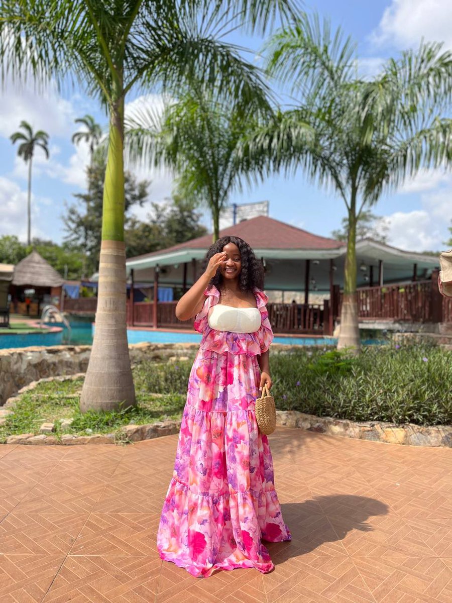 People will stare. Make it worth their while🥰