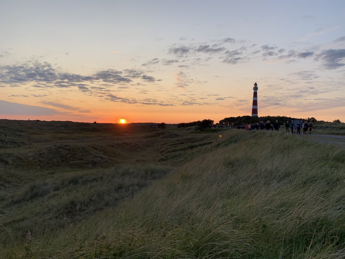 Wilster81's tweet photo. Twitter wat Ben je lief voor mij vandaag! Wat een leuke reacties van jullie ❤️! Kleine impressie van deze schitterende dag! #rondjeameland #ameland #50kilometer https://t.co/kWwTFVPlwE
