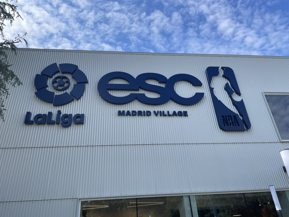 Stergy96's tweet photo. Our final tour from a hectic week in Madrid took us to the @ESC_LaLiga_NBA  centre that houses some of the best up and coming talent in football and basketball. Scholarships will become available to those who can’t afford the hearty fee @UCSportMgtFLP #UCSportMgtEuro23 https://t.co/hIKe7JuBdp