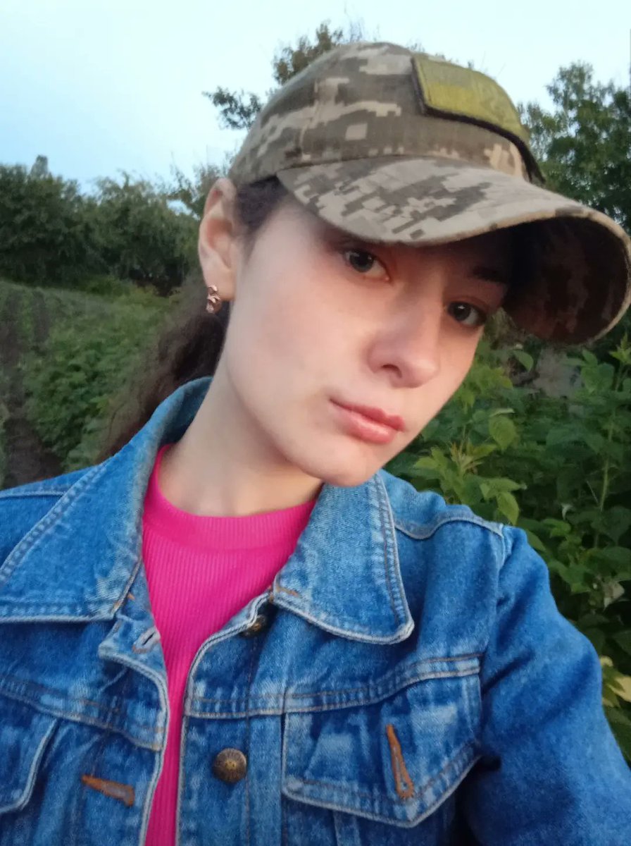 RHlebetc's tweet photo. Я плачу, папа приехал с передовой на пару дней, когда это всё закончится уже наконец 😭😭😭 https://t.co/Vhfd1Tw0fl
