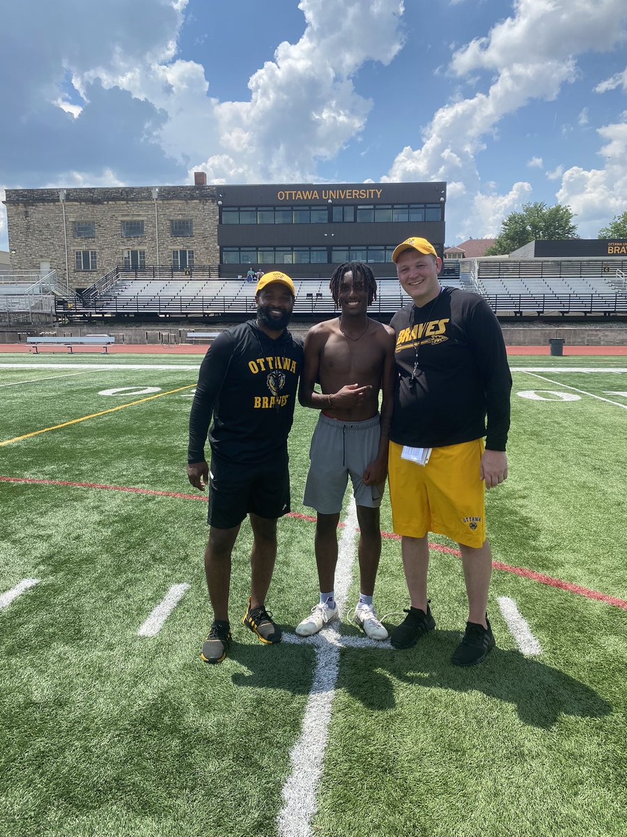 JosiahM131213's tweet photo. Had a great camp in Kansas with @CoachNickDavis and many more coach’s  ! Thank you guys for teaching me a lot today!! @NMrecruits @PrepRedzoneNM @EldoEaglesFB @SAMOONEY2 https://t.co/vGSEkZE0gD