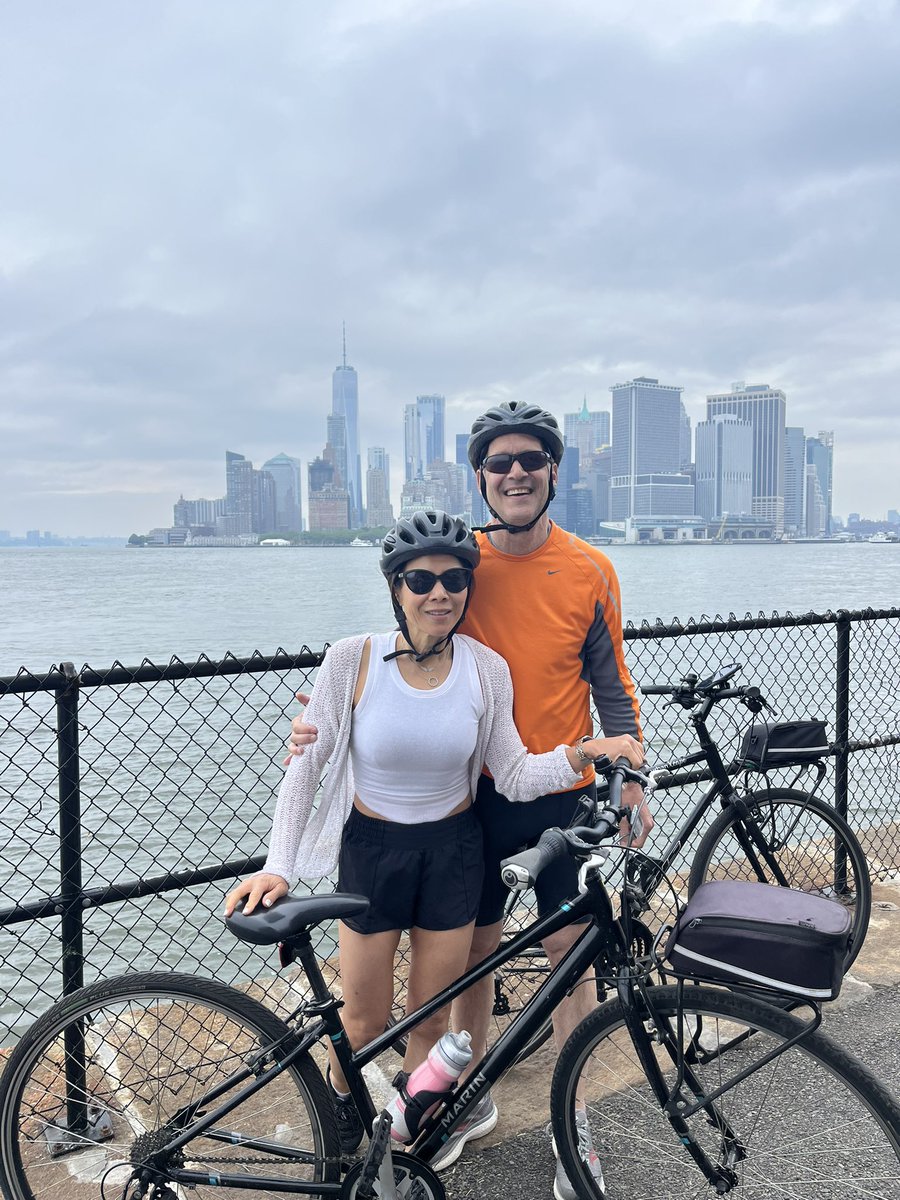 BridgeGap1's tweet image. Combining NYC visit with @theride2conquer training. One week to go before the big weekend! #Ride2Conquer #NewYorkCity