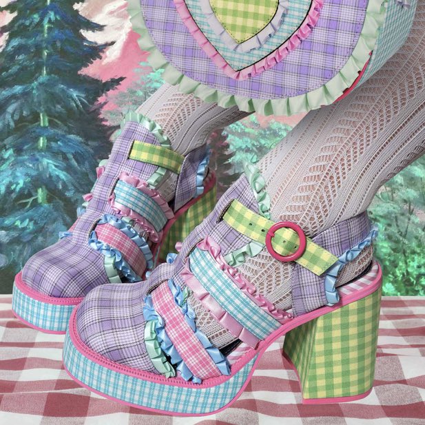 sunpuffstudios's tweet photo. Screaming into my pillow that I neither have the funds or a reason to buy these 🌸😫 https://t.co/af0bwYz88U