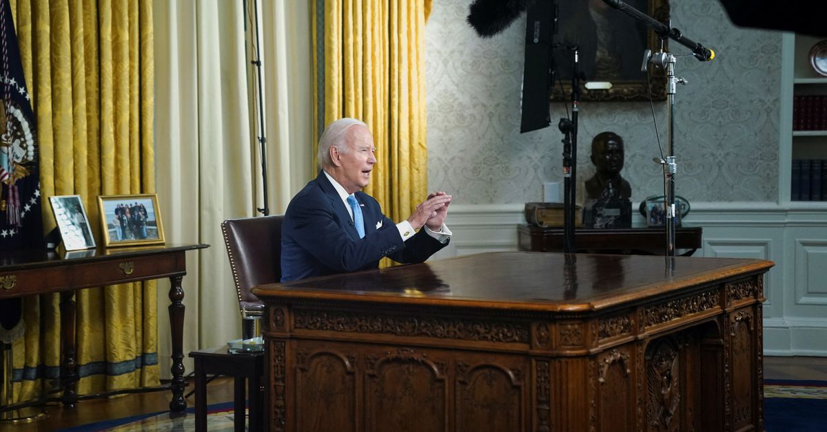 Biden signs debt limit bill, avoiding U.S. default reut.rs/3OURySP