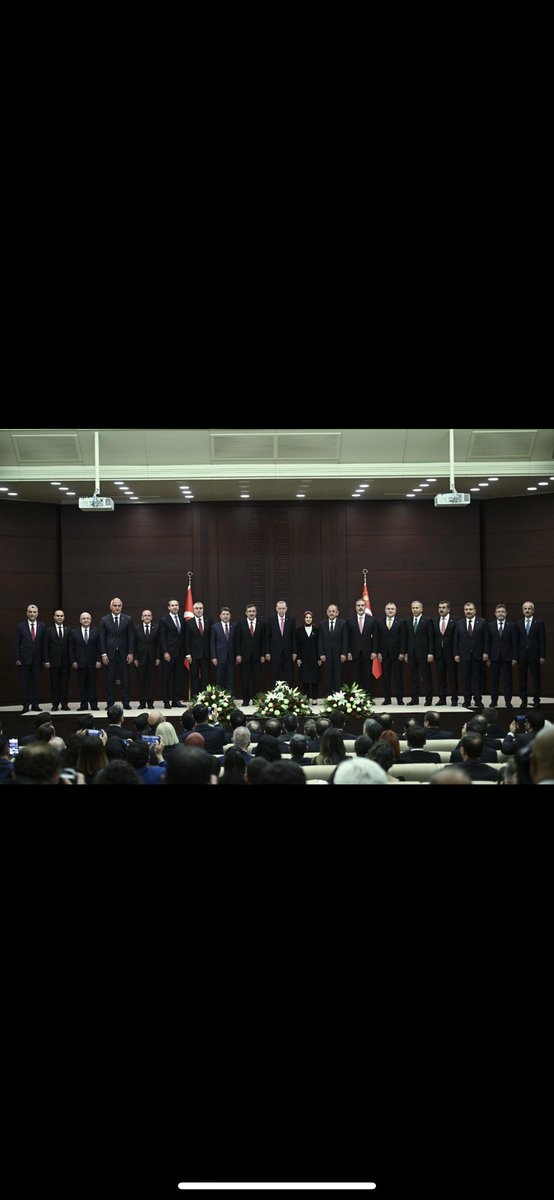 Başlasın Türkiye Yüzyılı 🇹🇷
Yeni bakanlar kurulumuzun ülkemize hayırlı olmasını diliyorum 🇹🇷