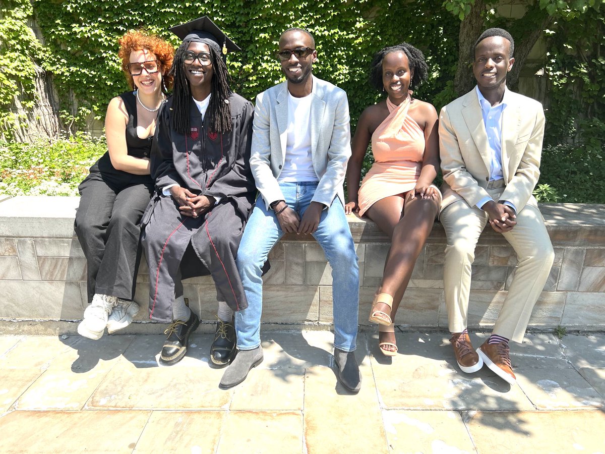 Hearty Congratulations Anselm!!
Today, @akbesigye was awarded his Master’s Degree- MA (Anthropology) from the University of Chicago!

Proud of your hard Anselm work that has kept you highly recognised for your academic performance.
Keep moving!