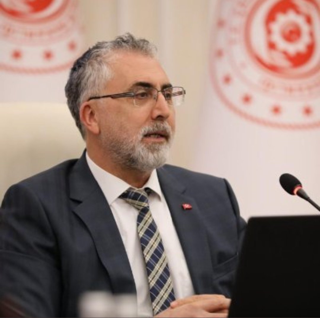 Sosyal Hizmet camiasından bir Bakan. Gurur duyduk! Hacettepe Üniversitesi Sosyal Hizmet Bölümünden Prof. Dr. Vedat IŞIKHAN hocamızı üstlendiği Çalışma ve Sosyal Güvenlik Bakanlığı görevinden dolayı kutlar, başarılarının devamını dilerim.
#SosyalHizmet