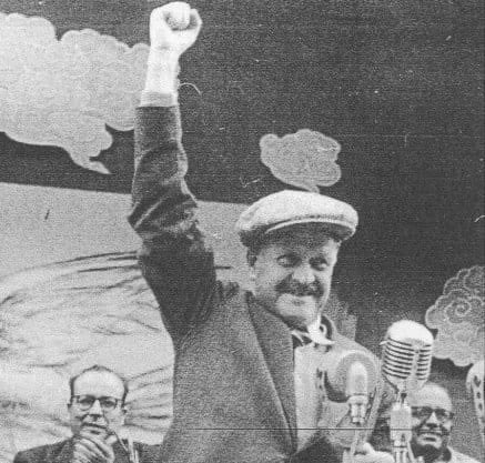 MahsunAyan's tweet photo. “Yaşamak; 
Teslim olmadan, 
Boyun eğmeden, 
El etek öpmeden yaşamaktır..!

#NazımHikmet https://t.co/tSyzXTs2Ak