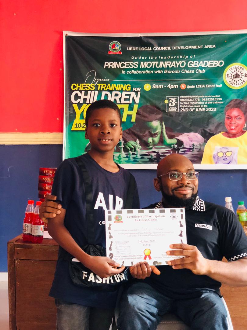 IKORODUCHESS's tweet photo. A big thank you to Nigeria 2 times Paralympian and professional Para- Table-Tennis athlete Mr. Ahmed Koleosho Olarnewaju for doing the honor of presenting the certificate to the trainees @Ikdambassadors @Chesstoschool @SanniBash @IamJimiBenson @MohAlogba https://t.co/k8CwntvTzi