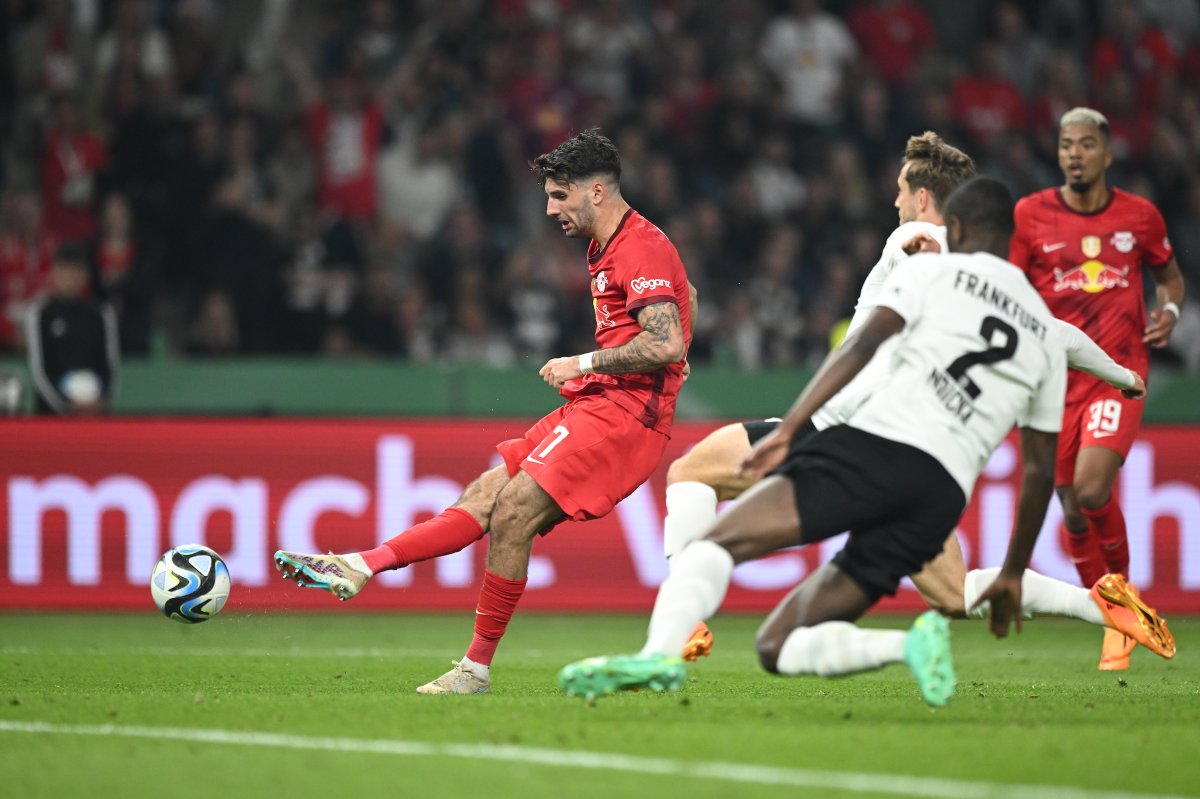 RBLeipzig's tweet photo. ZWEI zu NULL.

⏱ 85. Min
🔴⚪ 2:0 ⚫️🔴

#RBLSGE | #DFBPokalFinale https://t.co/0SilG4vVrH