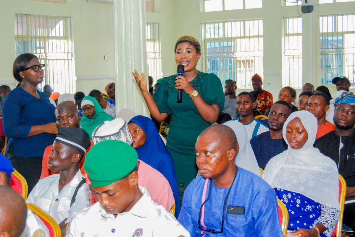 Earlier today INSIDE ÒṢOGBO, the @nycn_osun held the Osun Youth Town Hall Dialogue where representatives of the various youth-led groups were in attendance.

The theme of the Dialogue was 'Connecting the Dots for Youth Development' and the facilitators dissected the topic...
1/2