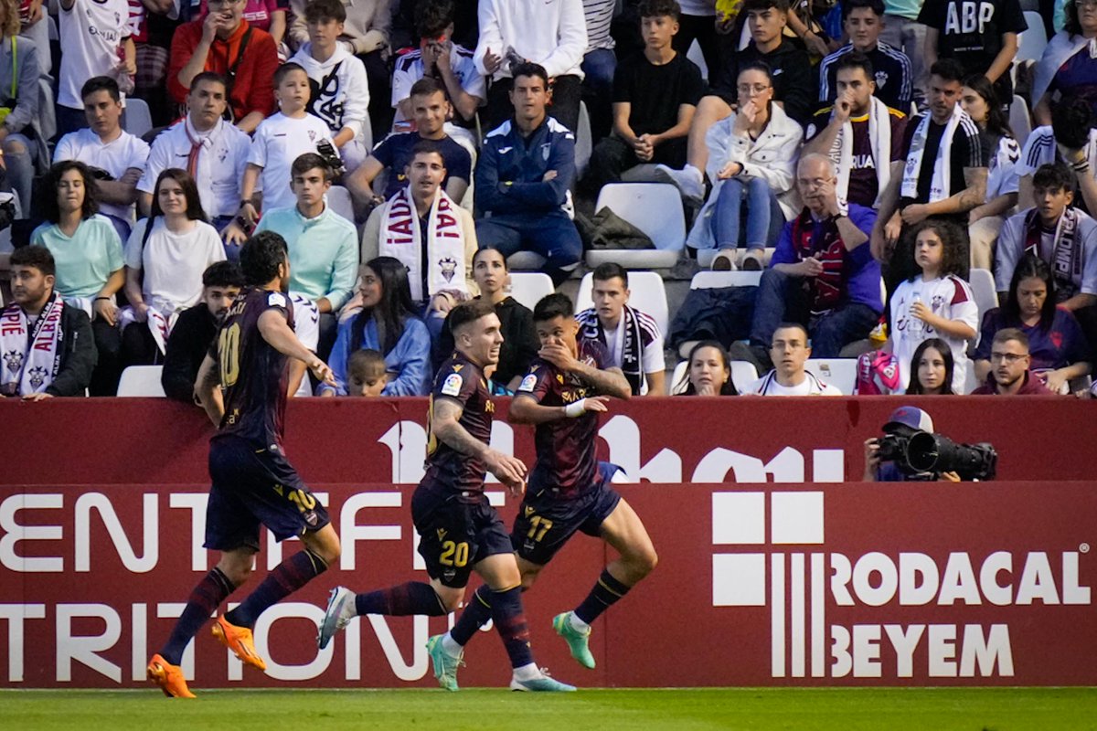 ⚽️⚽️ A quick turnaround sees @LevanteUDen lead 2-1 at HT. 

#AlbaceteBPLevante #LaLigaSmartBank
