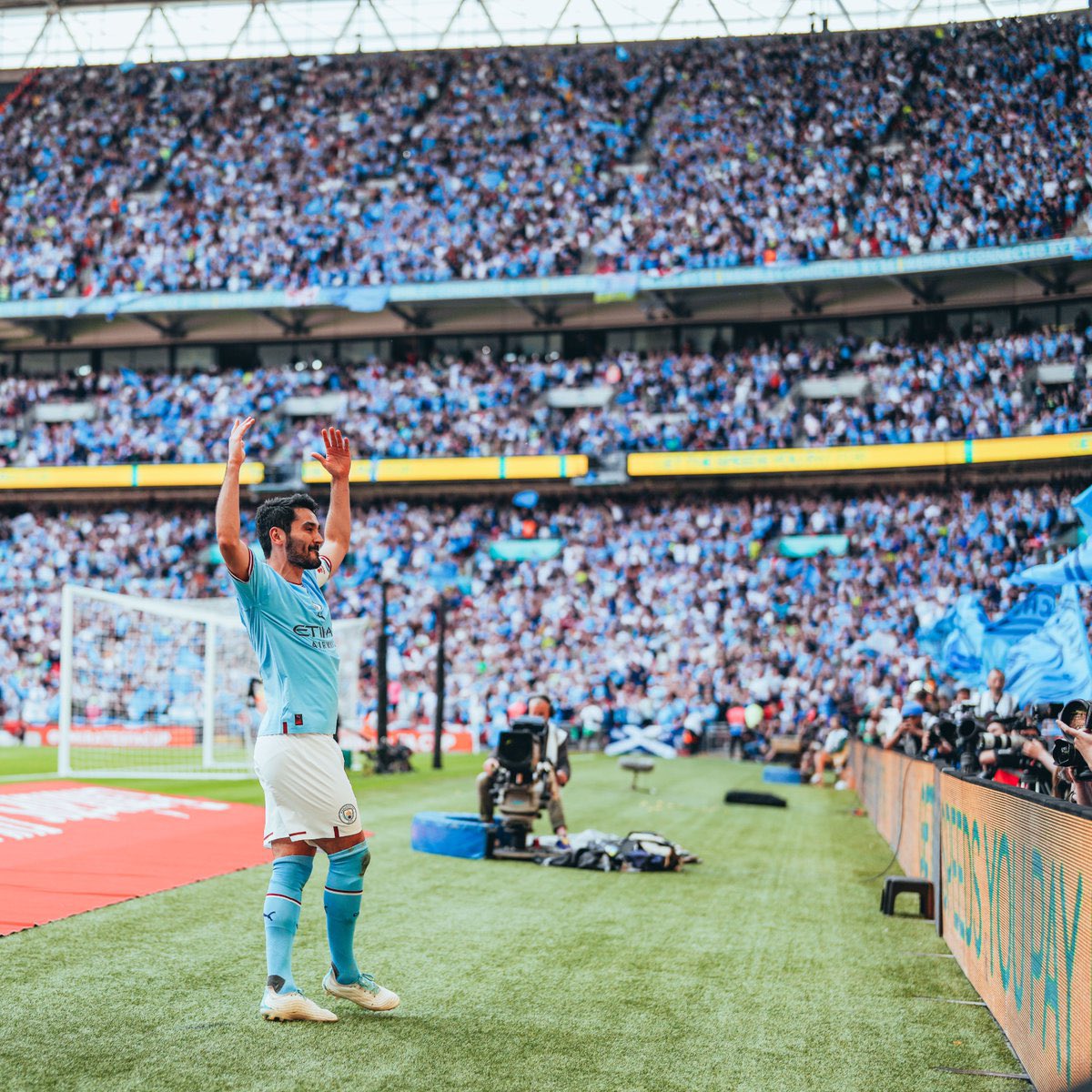 LaGundoGang's tweet photo. EL 8 DE MANCHESTER. EL MEJOR JUGADOR DEL MUNDO. https://t.co/EBSx0JiZUG