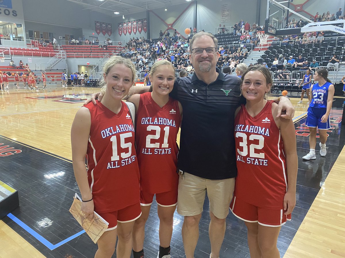 Tronchaser1972's tweet photo. Great showing by the Jones girls today at the OGBCA all state game!  Man does time fly. @boston_berry @Zoe_olivia11 @jaelenmaples04 @jonesgbb @IWasAtTheGame #TTHL https://t.co/GstzBZoy5s