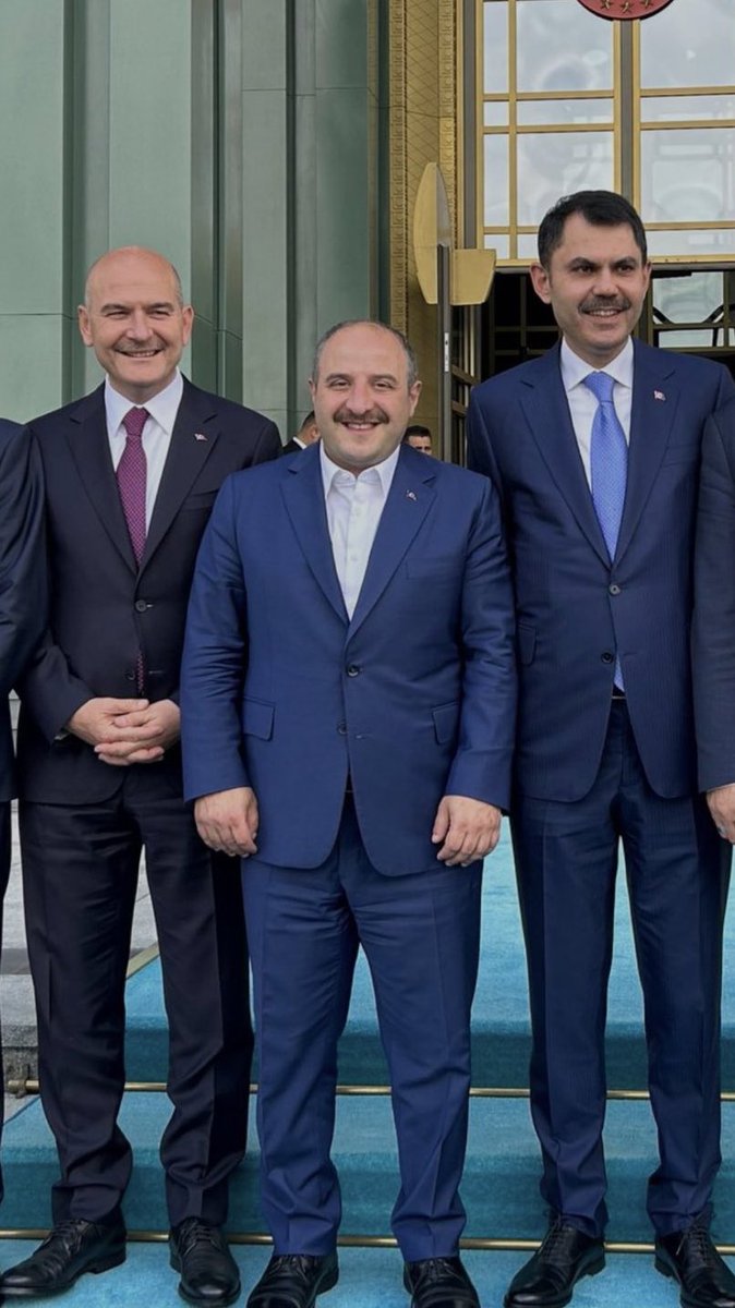 Hani lisede efsane bir kadro vardır ya onlar mezun olunca okulun tadı kalmaz.

İşte bu kadro onun gibi bir şeydi