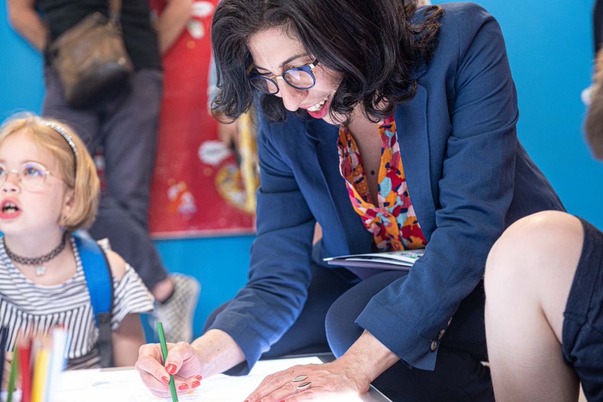 RimaAbdulMalak's tweet photo. Aujourd’hui à Amiens, On a marché sur la bulle! Depuis 27 ans, les Rendez-Vous de la BD sont un terrain de jeu infini pour les créateurs et un public qui a soif de découvertes. Un festival décliné à l’année pour faire vivre la lecture en Hauts-de-France. Un modèle (à suivre)! https://t.co/4UFpGzdhBs