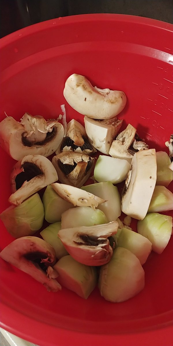 GoodShibu's tweet photo. #Delicious #chickensoup for the soul made using a little bit of #fermentedsoybeans chopped #wintermelon #mushroom #kohlrabi #corn #ginger #greenonions 🤗
And 🐔😁 https://t.co/heE54AZu8S