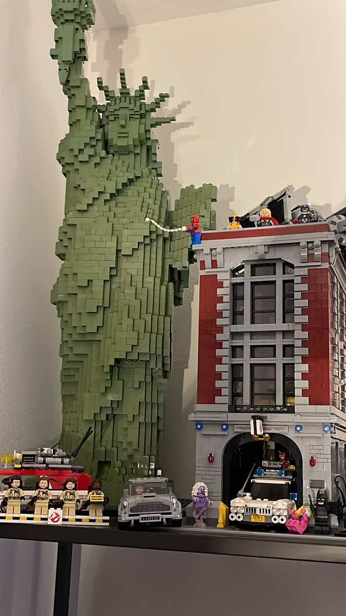 @Ashnflash I’m not a big spider-man Lego fan but I have one minifigure sitting on my ghostbusters headquarters