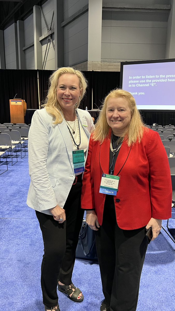 Getting ready to listen to a presentation on the DC-Vax in Industry Theater 1. Come join us to hear some new information! Met up with CEO Linda Powers before the session! #ASCO23 @NorthwestBio @EndBrainCancer