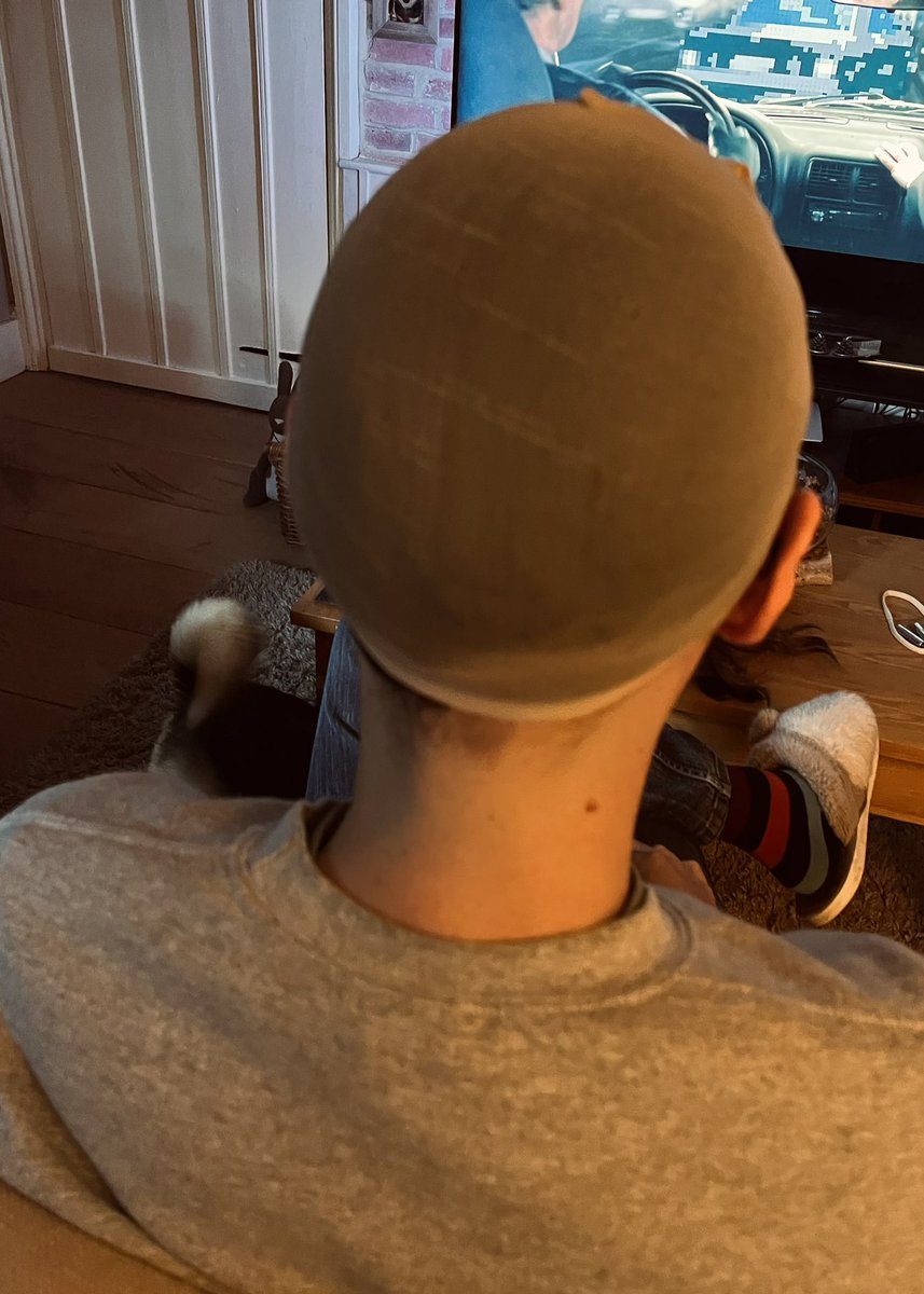 mxkyegarrett's tweet photo. a thriving marriage is when they let you use their head to style cosplay wigs on a saturday night 🤍 https://t.co/rfkw70Z6PF
