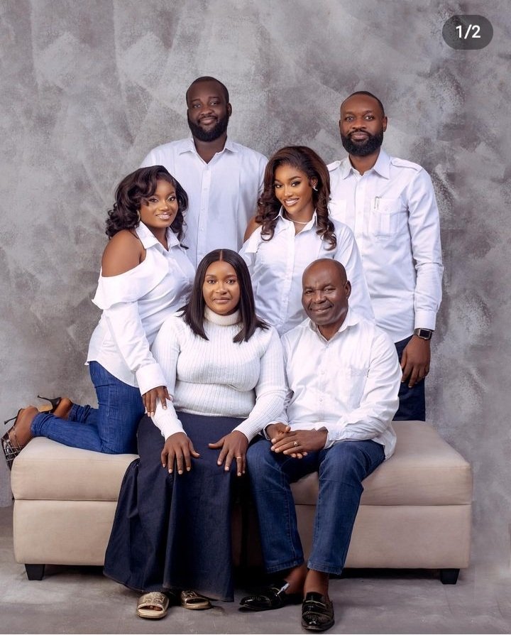 My beautiful family,in here we have A PILOT MARRIED,A PHD HOLDER,A POLITICIAN and the ever beautiful ❤️ gorgeous BEAUTY TUKURA A LAWYER,43RD MISS NIGERIA,2X COVER GIRL,BEAUTYBYAD INFLUENCER,BOZ PRINCESS,AMVCA AWARD WINNER AND OUR LOVELY PENSIONERS,GOD BLESS ME AND MY FUTURE GENE