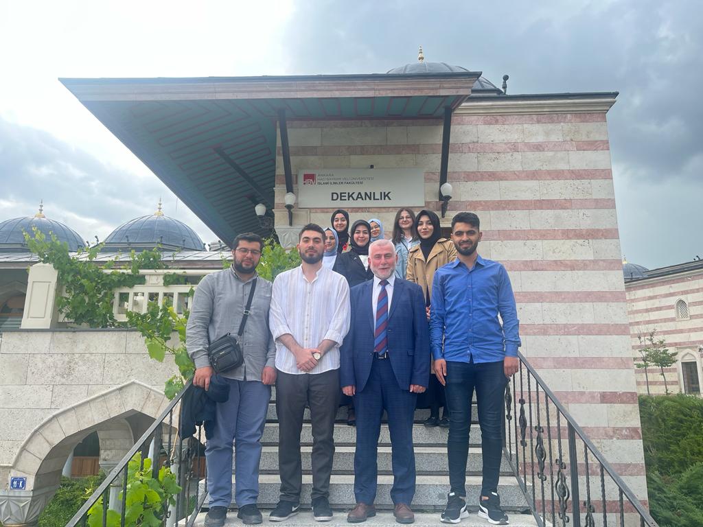 yakupcivelek's tweet photo. Öğrencilerimizin yanında olmak çok önemli, 
Onlara dokunmalı, projelerine ve heyecanlarına  katılmalıyı
@TUIDernegi Ankara  @tuip_ankara gençlerle çok bereketli istişareler yaptık, projeleri görüştük. 
Bize güç verdiler
@RTErdogan 
@erolozvar
@Yusuf__Tekin 
@mehmetsalihtrn https://t.co/4FKIubquap