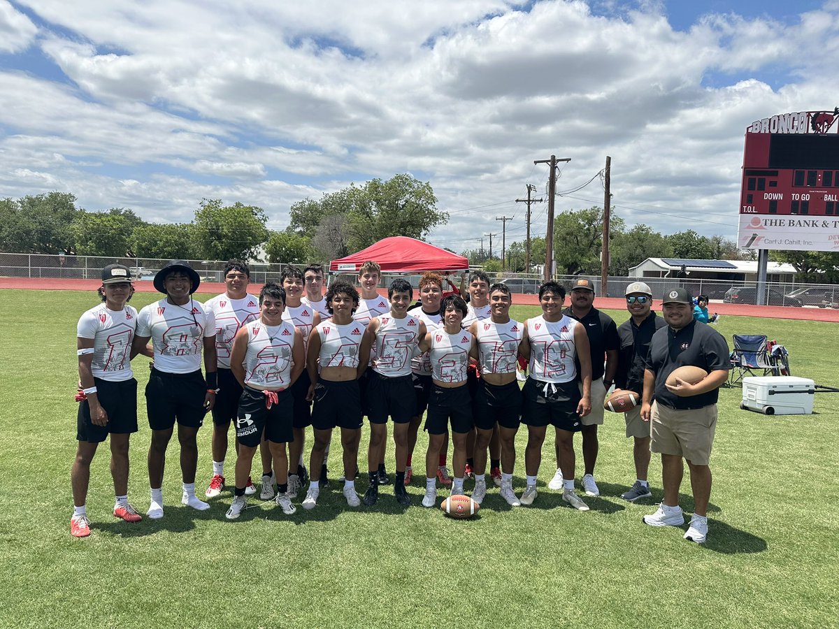 coachbweston's tweet photo. Kids played great today and a huge shout out to the coaches as well. Everyone in this picture is a huge reason we are back at the state 7 on 7 tourney! Those 3 coaches are studs as well! #bRightRED #bronconation #horsepower #7on7 #bigthingscoming https://t.co/qzOhNPFigP