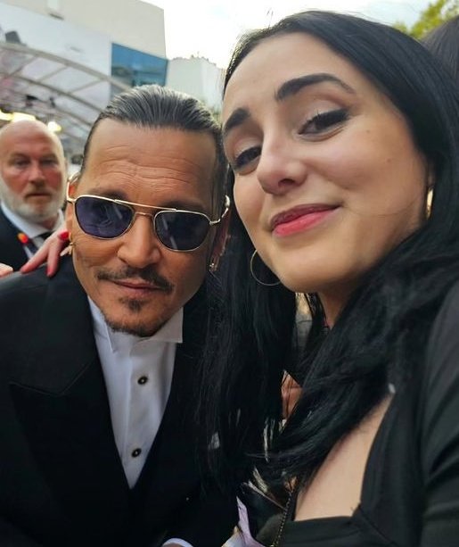 G on Twitter "RT deppbrazilfc ️ Johnny Depp with a fan in Cannes 🥰"